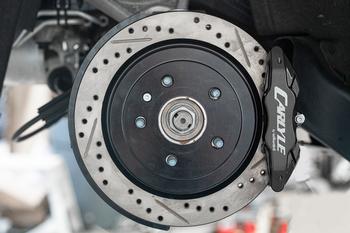 15" Conversion Kit by Carlyle Racing, Drilled and Slotted Rotors, Black Calipers BMR Suspension لـ Corvette 2014-2019